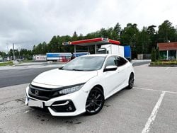 Metallicvit Begagnad 2021 Honda Civic Halvkombi | 214 900 kr (Marknadspris)