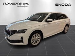 Vit (moon white metallic) Ny 2025 Skoda Octavia Kombi | 329 900 kr (Superpris)