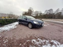 Mörkblå (blå) Begagnad 2012 Volvo V60 Momentum Kombi | 95 500 kr (Marknadspris)