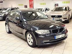 Svart Begagnad 2011 BMW 118 Comfort Edition Halvkombi | 79 900 kr (Marknadspris)
