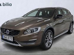 Brun Begagnad 2015 Volvo V60 CC Momentum Kombi | 159 000 kr (Marknadspris)