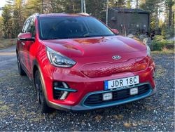 Röd Begagnad 2021 Kia e-Niro Advance SUV | 205 000 kr (Bra pris)