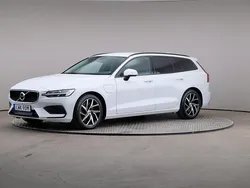 Vit Begagnad 2020 Volvo V60 Momentum Kombi | 245 000 kr (Marknadspris)