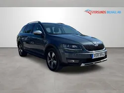 Grå Begagnad 2015 Skoda Octavia Scout Kombi | 129 900 kr (Marknadspris)