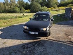 Röd Begagnad 2000 Toyota Corolla Kombi | 12 000 kr