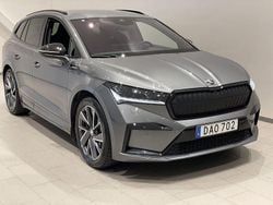 Grå (graphite grey metallic) Begagnad 2022 Skoda Enyaq iV SportLine SUV | 349 900 kr (Marknadspris)