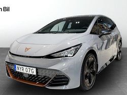 Ljusgrå (vaporgrau) Begagnad 2023 Cupra Born e-Boost Halvkombi | 329 900 kr (Marknadspris)