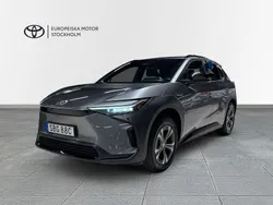 Silver Begagnad 2023 Toyota bZ4X Style SUV | 384 900 kr (Marknadspris)