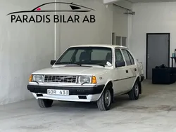 Vit Begagnad 1984 Volvo 360 Sedan | 89 000 kr