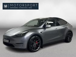 Grå Begagnad 2023 Tesla Model Y Performance SUV | 434 900 kr (Marknadspris)