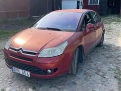 Röd Begagnad 2006 Citroën C4 Halvkombi | 10 000 kr