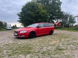 Röd Begagnad 2012 Volvo V70 R-Design Kombi | 68 000 kr (Marknadspris)