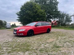 Röd Begagnad 2012 Volvo V70 R-Design Kombi | 68 000 kr (Marknadspris)