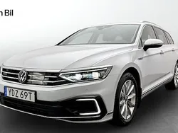 Blå Begagnad 2023 VW Passat Business Kombi | 379 900 kr (Lite dyr)