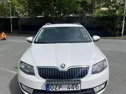Vit Begagnad 2014 Skoda Octavia Ambition Kombi | 77 900 kr (Marknadspris)