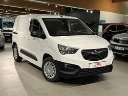 Vit (icy white) Begagnad 2023 Opel Combo Business Minibuss | 237 375 kr (Bra pris)