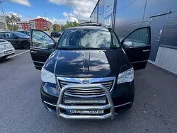 Svart Begagnad 2013 Lancia Voyager Minibuss | 75 000 kr (Superpris)