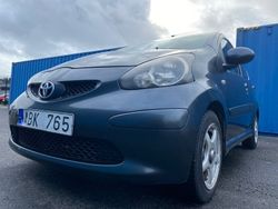 Mörkgrå Begagnad 2006 Toyota Aygo Halvkombi | 22 999 kr (Marknadspris)