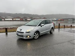Grå Begagnad 2012 Peugeot 5008 Allure Minibuss | 75 000 kr (Marknadspris)