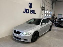 Ljusgrå Begagnad 2008 BMW 325 M Sport Sportkupé | 89 900 kr (Marknadspris)