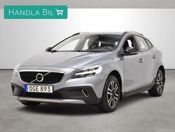 Ljusblå Begagnad 2016 Volvo V40 CC Momentum Kombi | 174 900 kr (Marknadspris)