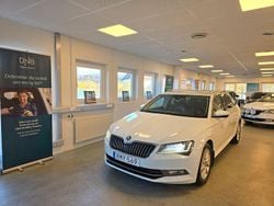 Vit Begagnad 2018 Skoda Superb Business Line Kombi | 159 900 kr (Bra pris)