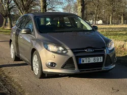Brun Begagnad 2012 Ford Focus Halvkombi | 44 900 kr (Marknadspris)