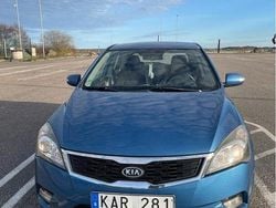 Blå Begagnad 2010 Kia Ceed Halvkombi | 36 000 kr (Marknadspris)