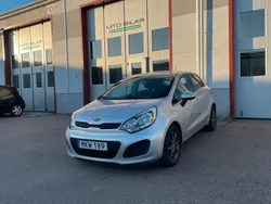 Grå Begagnad 2014 Kia Rio Halvkombi | 74 900 kr (Marknadspris)