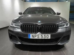 Grå Begagnad 2021 BMW 530e M Sport Kombi | 349 800 kr (Dyr)