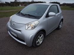 Silver Begagnad 2009 Toyota iQ Halvkombi | 27 900 kr (Marknadspris)
