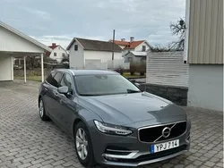Grå Begagnad 2018 Volvo V90 Momentum Kombi | 170 000 kr (Marknadspris)