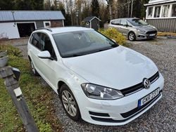 Vit Begagnad 2015 VW Golf VII Kombi | 96 000 kr (Marknadspris)