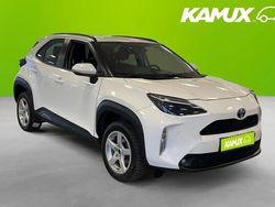 Vit Begagnad 2023 Toyota Yaris Hybrid Halvkombi | 219 900 kr