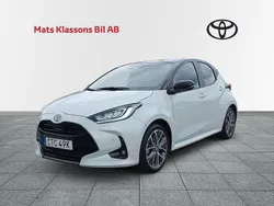 Vit Begagnad 2024 Toyota Yaris Hybrid Style Halvkombi | 279 000 kr (Marknadspris)