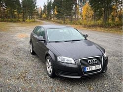 Grå Begagnad 2010 Audi A3 Sportback Attraction Halvkombi | 48 500 kr (Marknadspris)