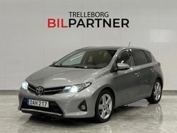 Ljusgrå Begagnad 2013 Toyota Auris Multidrive S Halvkombi | 99 900 kr (Marknadspris)