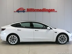 Vit Begagnad 2021 Tesla Model 3 Long Range Sedan | 259 900 kr (Bra pris)
