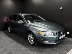 Blå Begagnad 2013 Volvo V70 Momentum Kombi | 99 700 kr (Marknadspris)