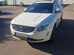 Vit Begagnad 2015 Volvo XC60 Momentum SUV | 125 000 kr (Bra pris)