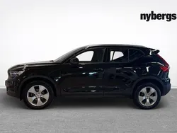 Svart Begagnad 2022 Volvo XC40 Momentum SUV | 240 000 kr (Marknadspris)