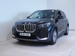 Svart (safirsvart metallic) Begagnad 2022 BMW iX1 Comfort Edition SUV | 519 900 kr (Marknadspris)