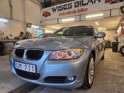 Ljusblå Begagnad 2010 BMW 320 Comfort Edition Kombi | 99 000 kr (Marknadspris)