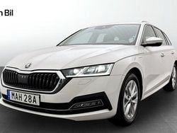 Vit Begagnad 2023 Skoda Octavia Style Kombi | 324 900 kr (Marknadspris)