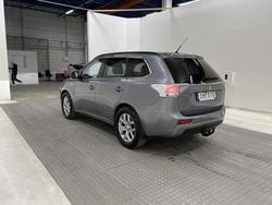 Grå Begagnad 2014 Mitsubishi Outlander P-HEV SUV | 165 000 kr (Marknadspris)