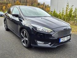 Svart Begagnad 2016 Ford Focus Titanium Halvkombi | 74 900 kr (Marknadspris)
