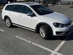 Vit Begagnad 2016 VW Golf Alltrack Kombi | 137 500 kr (Marknadspris)