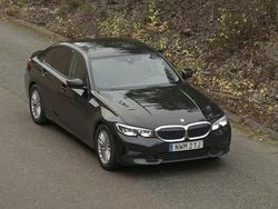 Svart Begagnad 2019 BMW 320 Sport Line Sedan | 245 000 kr (Bra pris)