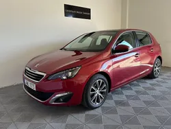 Mörkröd (röd) Begagnad 2015 Peugeot 308 Allure Halvkombi | 104 900 kr (Marknadspris)