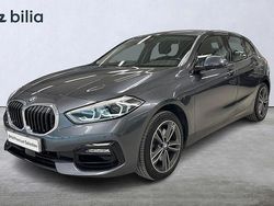 Mineral grå metallic Begagnad 2020 BMW 118 Halvkombi | 207 900 kr (Marknadspris)